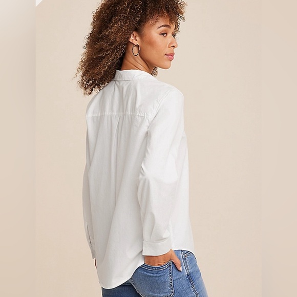 Old Navy Women’s Cloud Nine Relaxed Tencel Patch Pocket Button Down Shirt - Picture 4 of 16